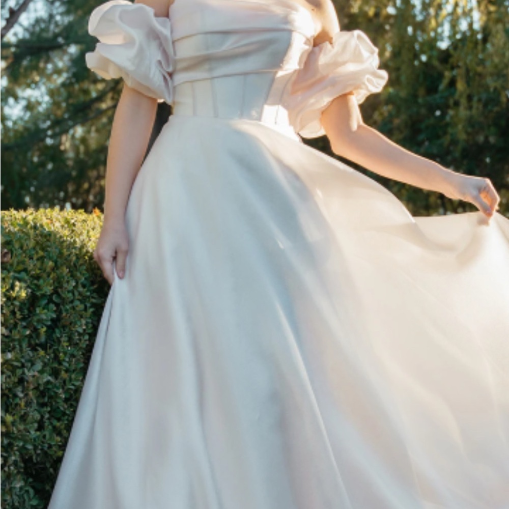 Stella York 7940 Wedding Dress - Picture 2 of 5